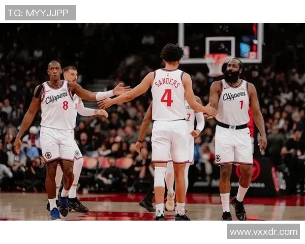 快船横扫猛龙，保持不败纪录